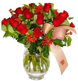 ucuz çiçek satışı cam içerisinde 12 adet kırmızı gül