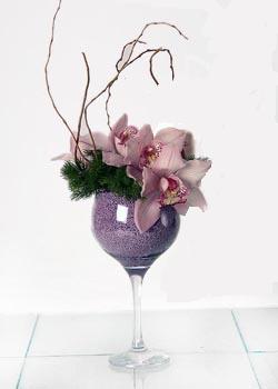 çiçek gönder cam kadeh içerisinde 2 kandil orkide