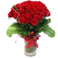 izmirdeki çiçekçiler vazoda etkileyici 25 adet kırmızı gül izmir çiçek gönder