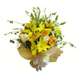 karışık gerbera  lilyum ve  mevsim çiçek buketi çiçek gönder 