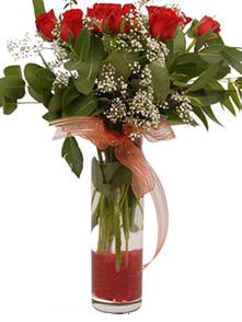 çiçekçi Hediye çiçek modeli 11 adet camda gül izmir çiçek gönder